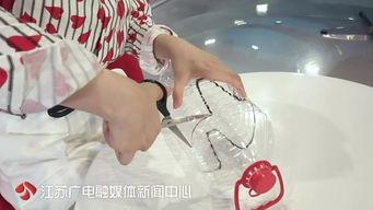 美女主播尿在瓶子里,美女主播不慎尿在瓶子里，网友热议